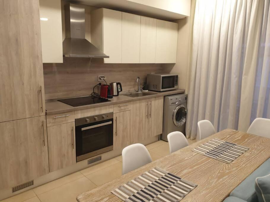 Mangroovy - 1br Shiny Ground Floor *